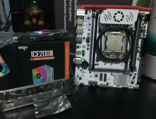 Kit Xeon x99 2680v4 14 Nucleos/28 T + Placa Mãe Qiyida c/TPM2.0 D4 Branca + CPU cooler