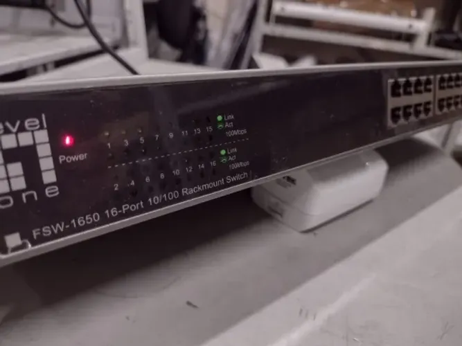 switch FSW-165 16 portas 10/100mbps no estado LEVELONE