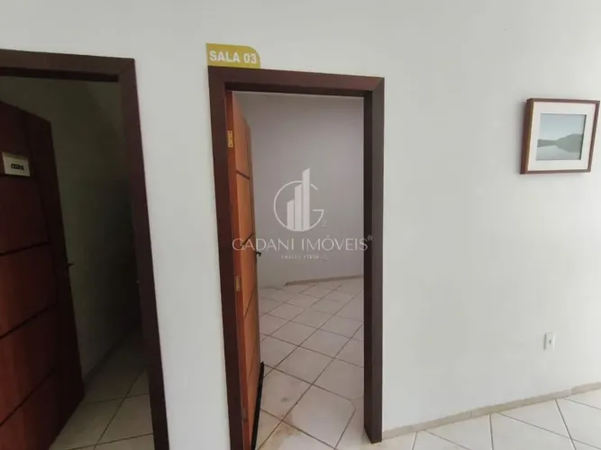 SALA COMERCIAL DE 11M² PARA LOCAÇÃO POR R$ 1.200,00 NO SETOR COMERCIAL EM SINOP/MT - GADAN