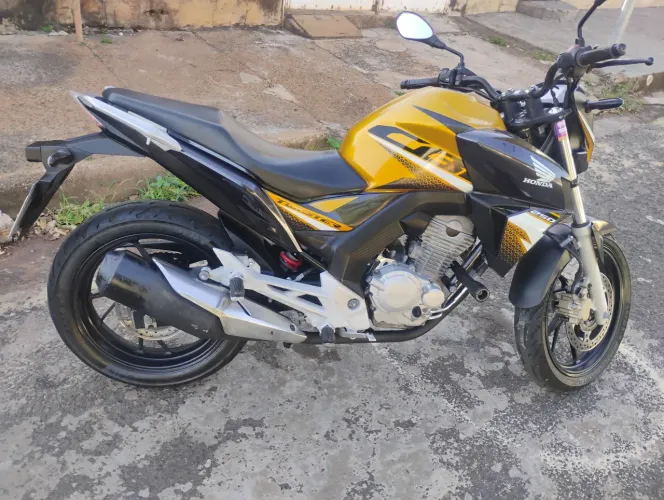 Vende-se Cb Twister 2020 abs