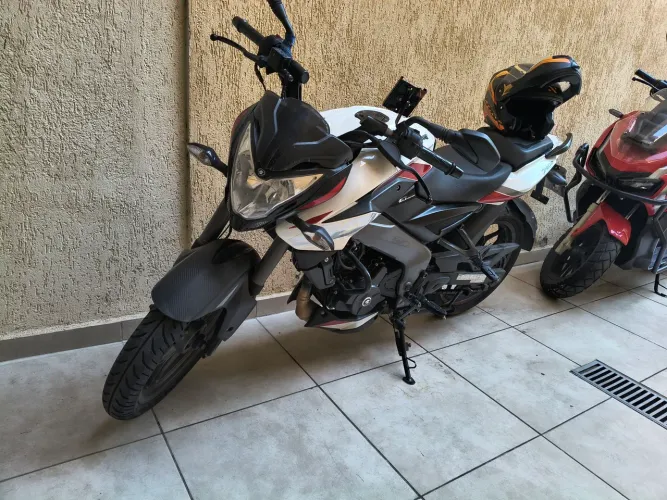 Bajaj Dominar 200 2025 com 9.300 km, garantia até 08/2028, único dono