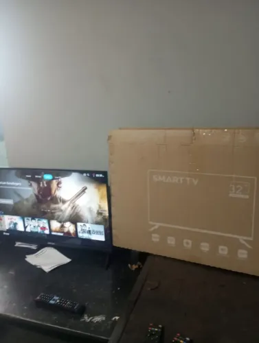 Tv nova na caixa sem nem um detalhe 32 polegadas