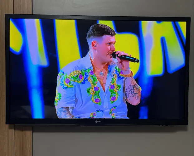 TV LG 42? - Imagem e Som Perfeitos + Controle e Suporte