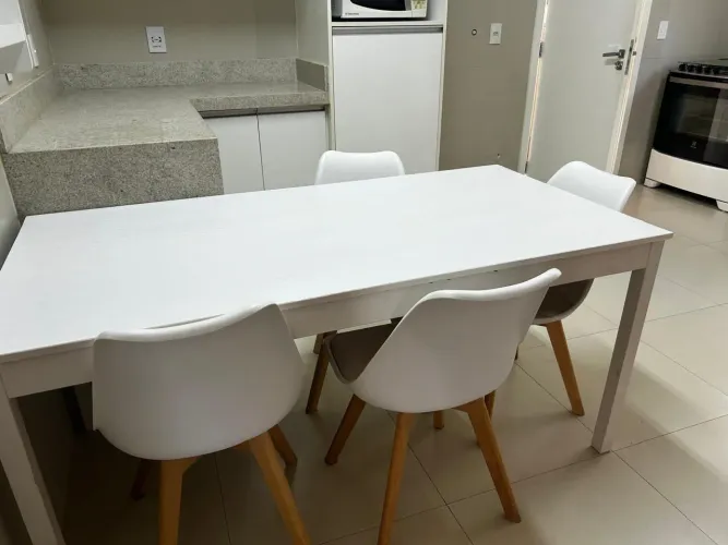 Mesa cozinha 6 lugares + 4 cadeiras 