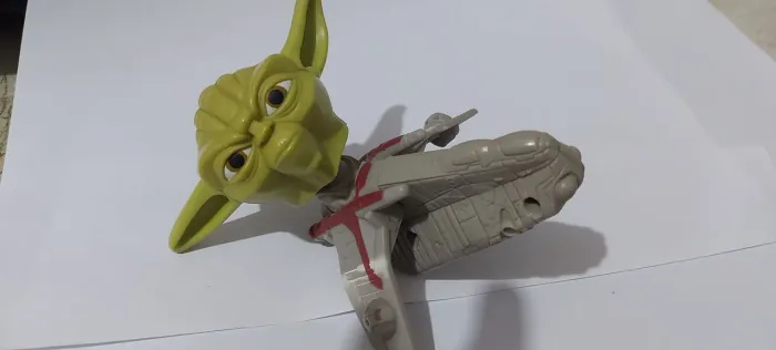 YODA-GUERRA NAS ESTRELAS.SOM/LUZ- FALTA BATERIA. Mac Donalds