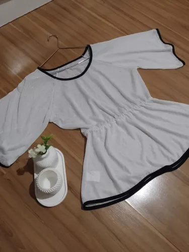 Blusinha fluida com transparência