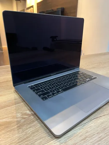 Macbook pro 16 pol. 2019 core i9 - 16gb ram - 1tb SSD
