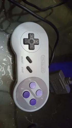 Controle original de Super Nintendo funcionando perfeitamente