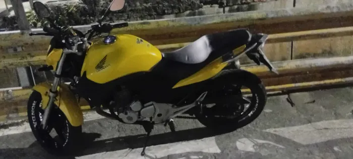 CB 300 toda certinha só pegar e transferir.