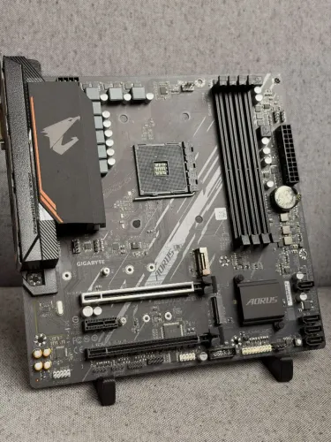 Kit upgrade Ryzen - B550 Aorus elite - processador Ryzen 5 - 16GB DDR4 3200 MHZ 