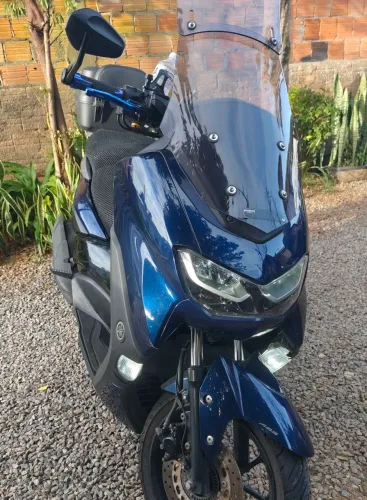 Nmax 2021 azul revisada e equipada.