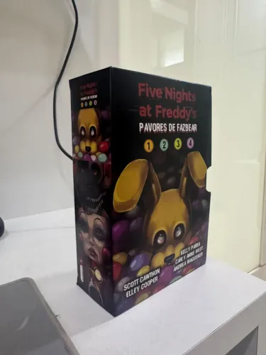 FNAF Five Nights at Freeddys Pavores de Fazbbear 4 livros