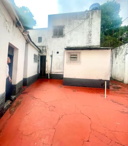 Casa de 2 pavim. Em Batista Campos