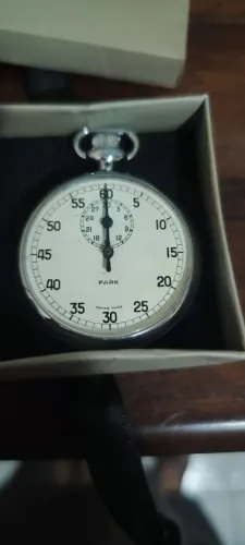 Cronometro de pulso antigo - reliquia