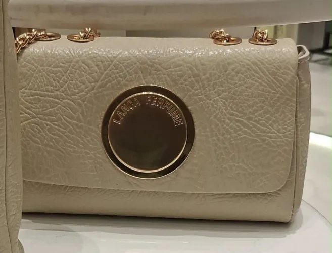 Bolsa lança perfume
