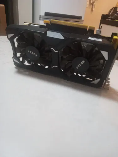 Placa de video gtx1060 6g com defeito 