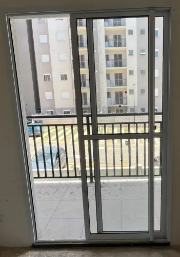 Porta balcão de aluminio.