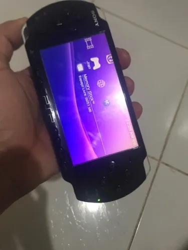 PSP 3010 semi novo destravado completo