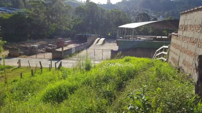 Terreno de 400 m² no Coração do Centro de Gonçalves