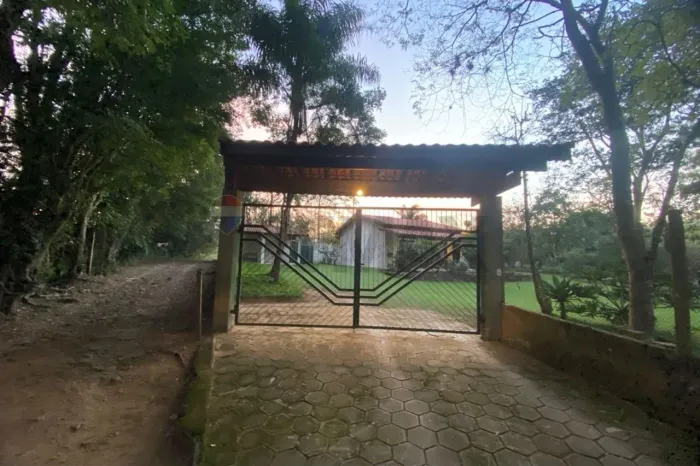 Chácara à venda em Tuiuti-Bairro passa três, 4.000m2, casa térrea Porteira Fechada