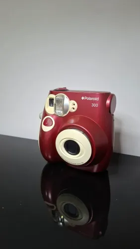 Câmera Instantânea Polaroid 300 Vermelha - Estilo Retrô