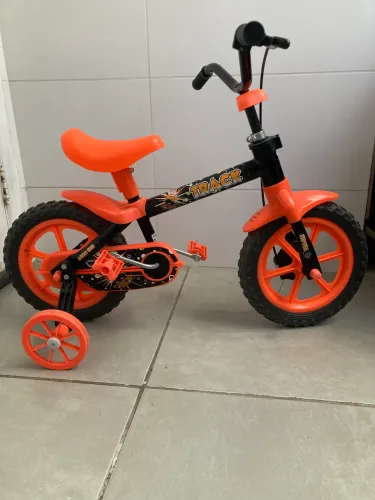 Bicicleta Infantil Aro 12 Track Preto e Laranja com Rodinhas
