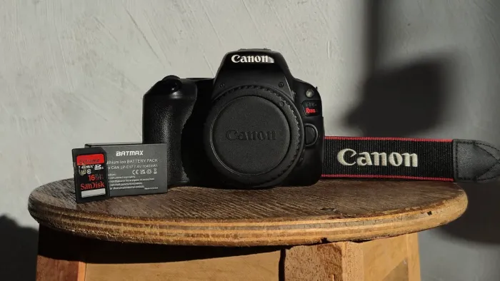 Câmera Canon SL2