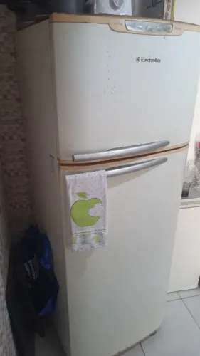 Geladeira Eletrolux funcionando bem