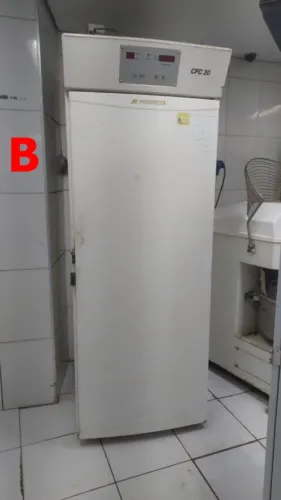 Câmara de Fermentação Controlada para 20 Bandejas CFC20 Marca Perfecta com algumas bandeja