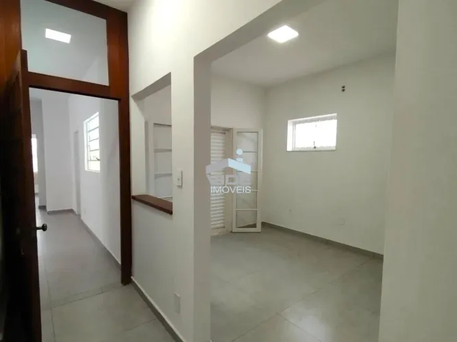 Casa para Locação em Campinas-SP com 3 Quartos, 3 Salas, 3 Banheiros e 2 Vagas de Garagem