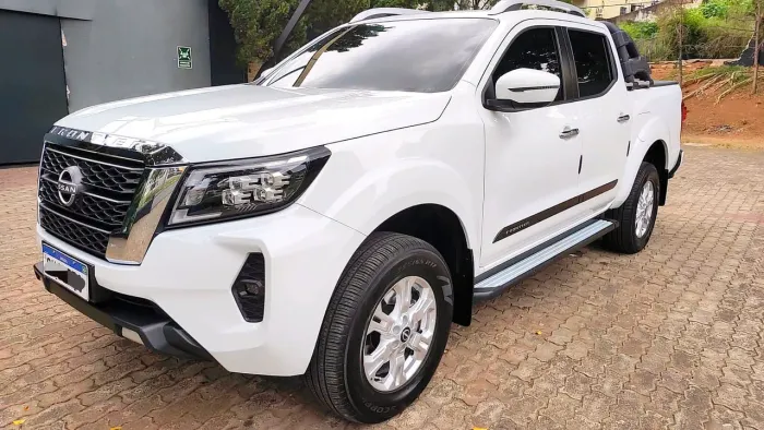 Nissan Frontier XE CD 4X4 2.3 Bi-TB Diesel Aut. 2025