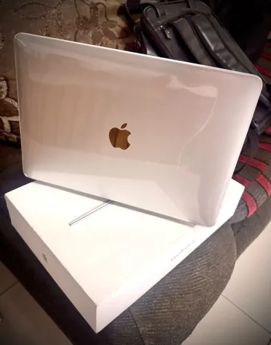 13 - inch MacBook Air with Air with Apple M1 chip 8GB unified memory 256GB SSD