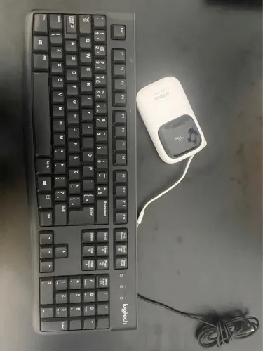 Teclado Logitech + Power Bank A?Gold 22.5W