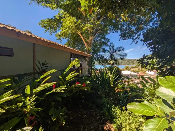 Casa para venda tem 239 metros quadrados com 2 quartos