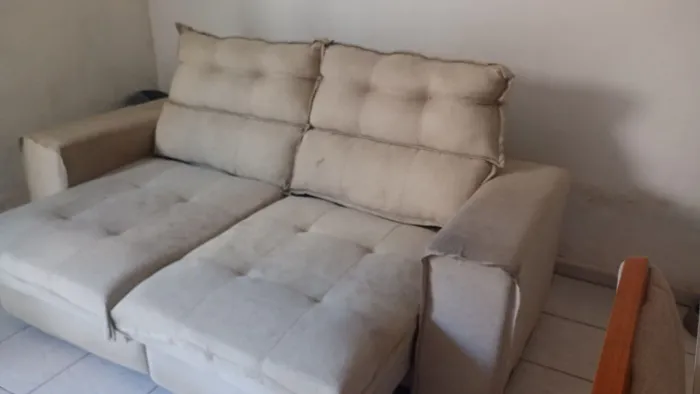 Sofá reclinável e retrátil