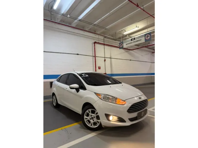 Ford Fiesta 1.6 SE Hatch 16V Flex 4P Powershift 2015