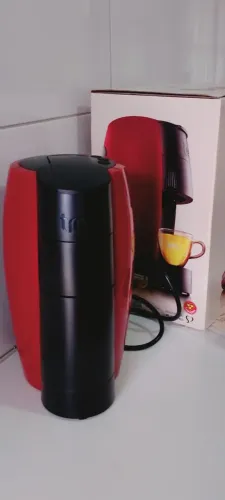 Cafeteira Três corações seminova ótimo estado de conservação e funcionando perfeitamente."