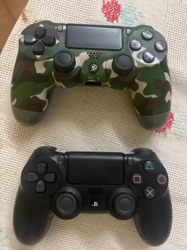Vendo dois controle de ps4 original