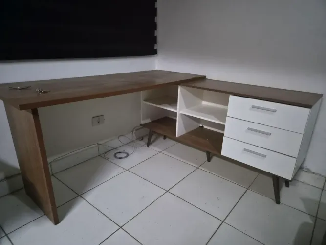 Mesa escrivaninha de canto