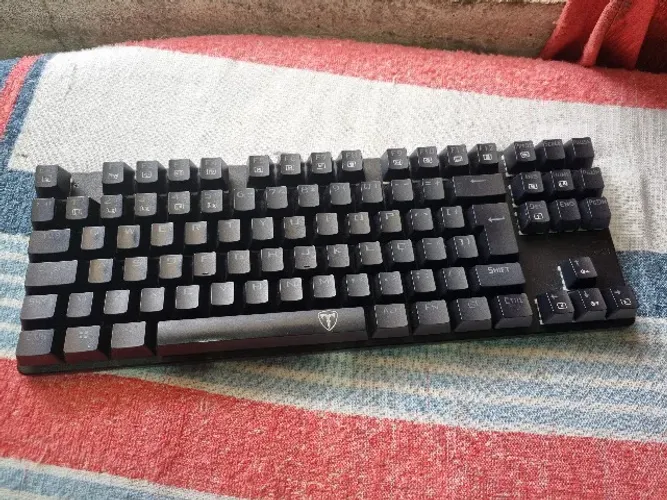 Teclado Mecânico T-Dagger Bora