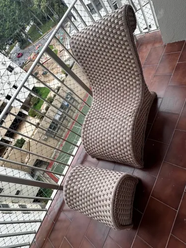 Espreguiçadeira com apoio para pés