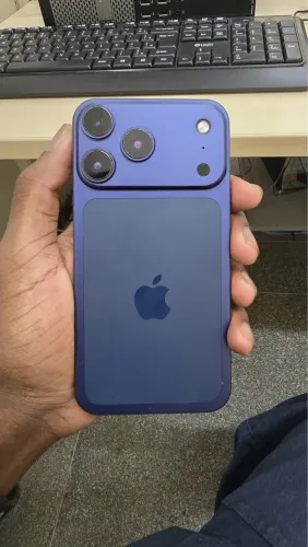 iPhone 11 na carcaça do 17 Pro Azul - 128GB