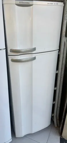 Geladeira Electrolux DC34 branca