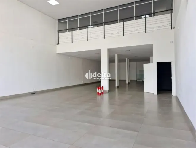 Loja disponível para locação no bairro Luizote de Freitas em Uberlândia-MG.