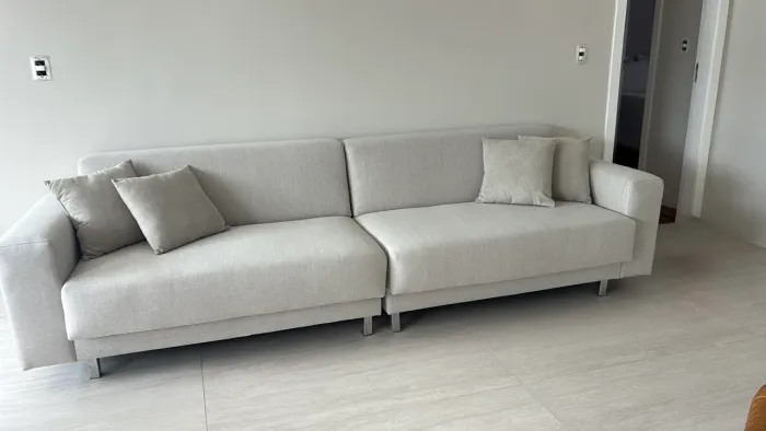 Lindo Sofá em linho 