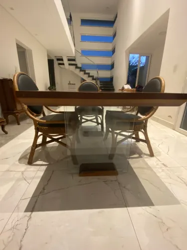 Mesa de Jantar em Madeira Maciça + 4 Cadeiras Estofadas 