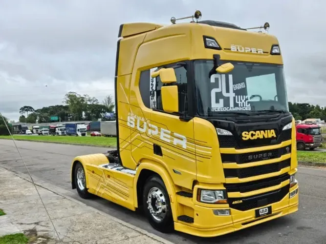 Scania R460 Super 4x2 Ano 2024 Farol de teto e grade Interna nova automático geladeira
