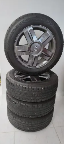 Jogo de roda aro 15 original Renault com pneus Goodyear 185 60 15