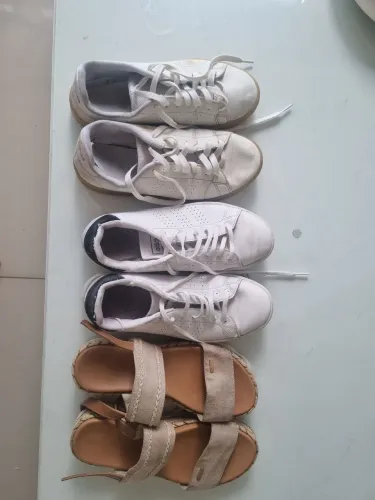 2 tênis adidas e 1 sandália 
