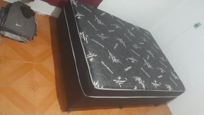 Cama semi nova com mola